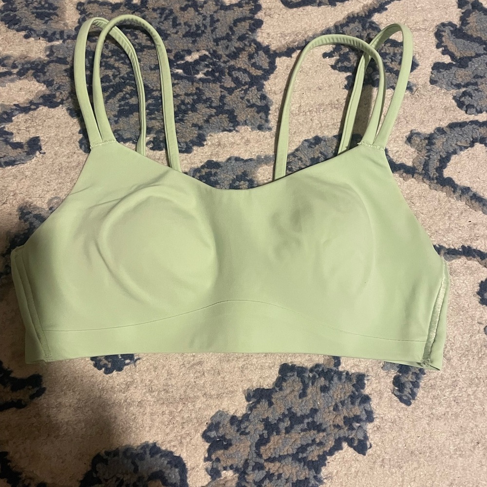 Lululemon like a cloud bra